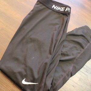 NIKE BLACK CROP LEGGINGS